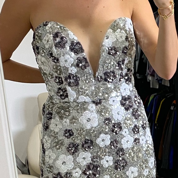 Marchesa Notte silver gown - Picture 8 of 9